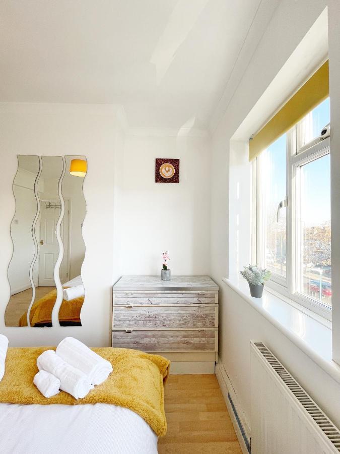 3 Bed Duplex Flat, Free Wifi & Netflix, Ideal For Contractors Apartment Gravesend Ngoại thất bức ảnh