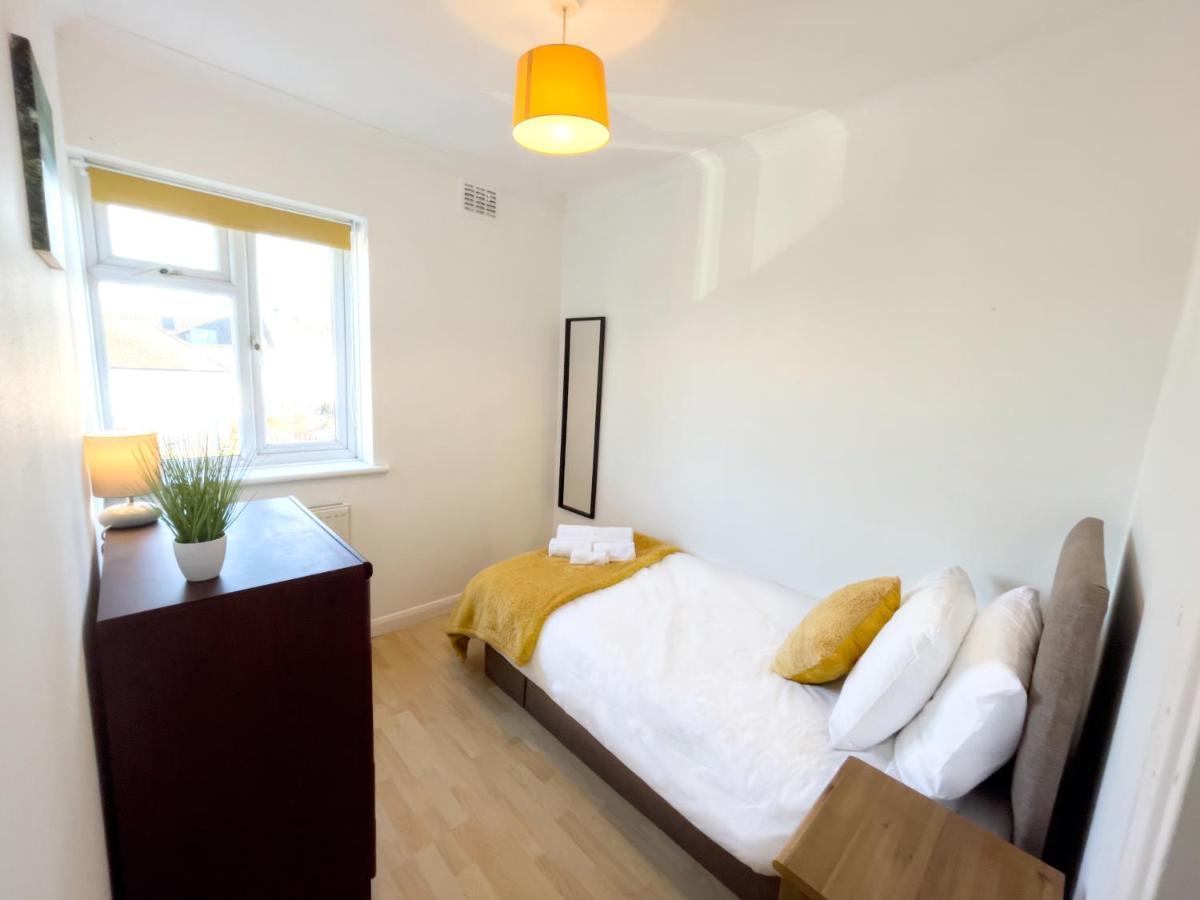3 Bed Duplex Flat, Free Wifi & Netflix, Ideal For Contractors Apartment Gravesend Ngoại thất bức ảnh